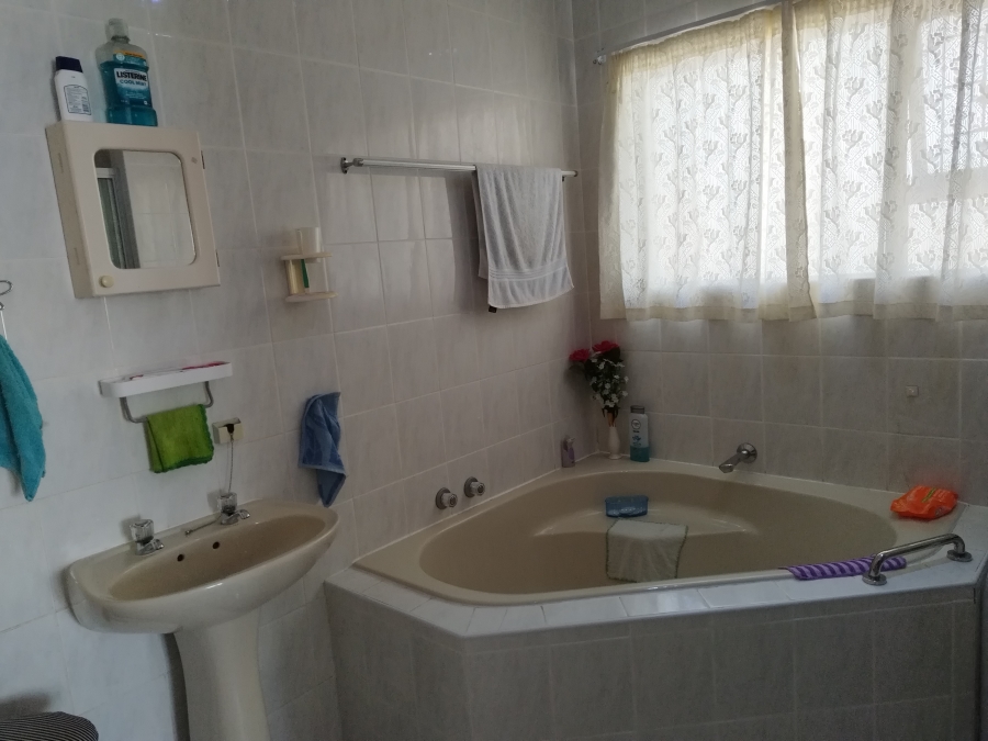 3 Bedroom Property for Sale in Fraaiuitsig Western Cape